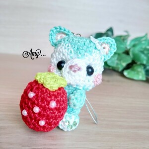 Art hand Auction ■Amy...Amigurumi 饱满珍珠草莓抱抱★肩带♪ 蓝绿色 包邮 手工制作♪, 玩具, 游戏, 毛绒玩具, 阿米古鲁米