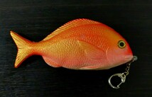 送料200円～☆手のひらサイズ約15cm!新鮮!プニプニ鮮魚 ストラップ「鯛 タイ たい」リアル スクイーズ キーホルダー 海洋生物 魚 グッズ_画像2