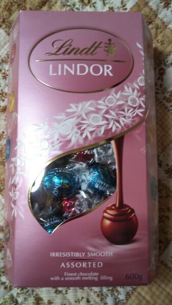 送料無料 ☆ コストコ☆リンツ リンドール　アソート4種類 16個 コストコ チョコレート ☆ Lindt LINDOR Costco