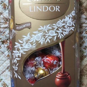 送料無料 ☆コストコ☆リンツ リンドール　アソート4種類 16個 コストコ チョコレート☆ Lindt LINDOR Costco☆