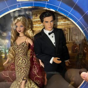 Barbie Loves Pop Culture: James Bond 007 Ken and Barbie Gift Setの画像2