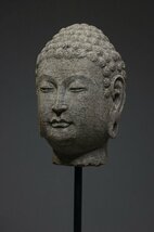 ■観心・時代旧蔵■C3818北魏時代 青石 釈迦牟尼仏首 青石細工彫刻★仏教古美術★仏像★細密細工★廃寺旧蔵★廃寺買出品_画像5