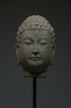 ■観心・時代旧蔵■C3818北魏時代 青石 釈迦牟尼仏首 青石細工彫刻★仏教古美術★仏像★細密細工★廃寺旧蔵★廃寺買出品_画像2