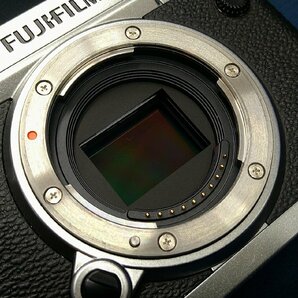 ＄綺麗【 FUJIFILM 富士フイルム ミラーレス一眼カメラ X-T3 ボディ シルバー 箱入り 保証書付 APS-Cサイズ 2,610万画素 カメラ 】KH11827の画像6