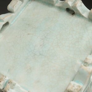 ER930 朝鮮古美術 李朝青白磁透四方筆筒 高14.2cm 重1.3kg 木箱附・青白磁十長生透角筆筒 朝鮮古陶の画像10