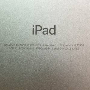 au Apple iPad 第６世代 シルバー A1954 DMPZ4L83JF88 電源入らない 故障品 ジャンク品 部品取り SIMロック未解除の画像3