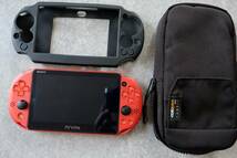 美品・ PlayStation Vita Wi-Fiモデル メタリック・レッド PCH-2000 ZA26＆ポーチと保護カバーと8Gメモリー付き_画像6