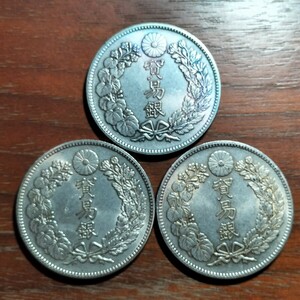 5600　日本古銭　貿易銀3枚　8年　9年　10年