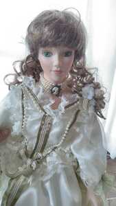 アメリカ土産　白人の人形　heirloom dolls　duck house　ビスクドール？　シリアルナンバーあり　