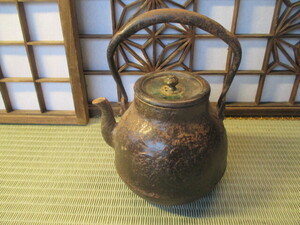 《和》鉄瓶　京都　 龍文堂 造 　約1.5㎏　荒肌　銅蓋　小ぶり　煎茶道具
