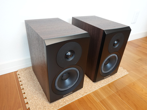 DYNAUDIO Emit 10 (ウォルナット (Walnut)) [ディナウディオ] ブックシェルフスピーカー 