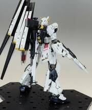 1/144　RG　νガンダム　チタニウムフィニッシュ　塗装済み完成品_画像4