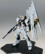 1/144　RG　νガンダム　チタニウムフィニッシュ　塗装済み完成品_画像2