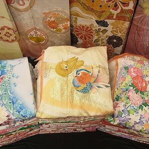 平和屋■1円 振袖 まとめて 50点 鶴 鴛鴦 孔雀 蝶 乱菊 花柄 正倉院 駒刺繍 金銀彩 など 着用可能多数 未使用品あり 全て正絹 se1368の画像5