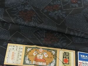 平和屋川間店■本場大島紬　色紙重ね花文　証紙付き　着丈164.5cm　裄丈64.5cm　正絹　逸品　A-ck4999