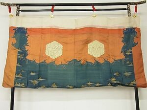 平和屋-こころ店■打敷 内敷 古裂 時代物 明治 當郡萩原村 駒刺繍 八重三つ柏紋 飛鶴 法衣 寺院 仏具 仏教 僧侶 神職 装束 AAAC2348Aja