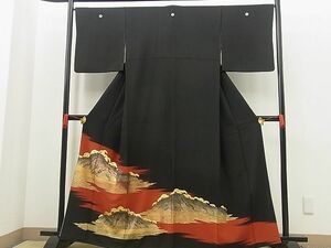 平和屋川間店■豪華黒留袖　駒刺繍　遠山松文　暈し染め　金彩　逸品　n-by3414