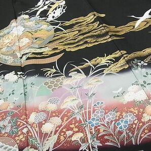 平和屋-こころ店■豪華黒留袖 駒刺繍 萬寿染 飛鶴草花文 暈し染め 金彩 正絹 逸品 AAAD7302Acsの画像5