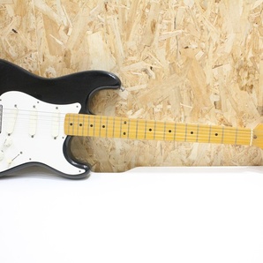 SH03374 Fender ストラト シリアルナンバーJ013322 エレキギター 音出確認済 中古品の画像2