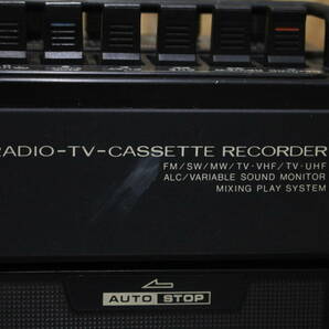 KH04172 Victor RADIO-TV-CASSETTE-RECORDER ラジカセ 76年製 通電確認済 動作不可 ジャンク品の画像2