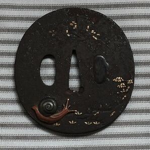 【武具小道具】日本刀装具 蝸牛 高彫金象嵌鐔 名品の画像1