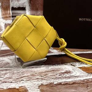 『現行 希少デザイン』BOTTEGA VENETA ボッテガ・ヴェネタ マキシイントレチャート カセット 小銭入れ コインケース レディース メンズ