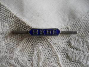 アフランス製アンティーク BEBE 文字入り ブローチ 大きめのベベピン ブルーのエナメル細工 ドールサイズ