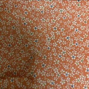 正絹　ちりめん着物ハギレ　約37×80 珊瑚朱色　薄オレンジ橙　小花　はぎれ