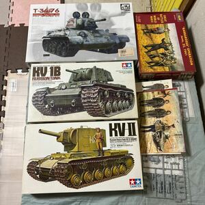 ソ連戦車未組立1/35 ３個セット他　ＡＦＶクラブT-34/76 （内部再現キット） タミヤ重戦車2個(一部ジャンク有り)フィギュア2個