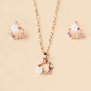 【新品】 ゴールドネックレス　お花　リース ネックレス　ピアス　アクセサリー　レディース　プレゼント　母の日　大人かわいい