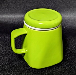 ★未使用★ 茶こし付きマグカップ　MugCup　グリーン　ティーマグ　スクエア　お茶　紅茶　ティータイム　陶器　食器