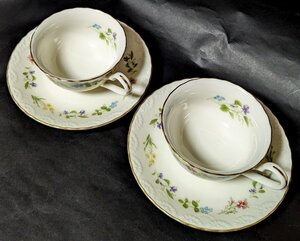 ★美品★　Noritake　ノリタケ　カップ＆ソーサー　２客セット　ティーカップ　花柄　金縁　紅茶　食器　陶器　洋食器　来客　おもてなし