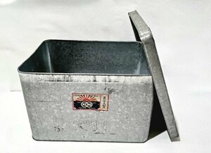 * Vintage * tin plate zabuton storage clothes case keep hand attaching rectangle Showa Retro Vintage case rice chest storage case tin plate can 