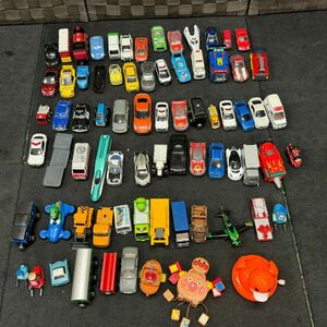 A811-D1-756 ミニカー 50点以上 大量まとめ トミカ/マジョレット/シボレー/エルグランド/ハリアー/カーズ/パトカー/救急車/トラック 他 ②