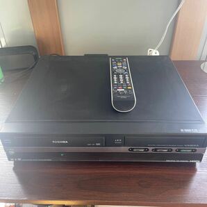 VHS+HDD+DVD多機能レコーダー 東芝VARDIA RD-W300 純正リモコン付 デジタルチューナー搭載ハイビジョン録画対応 VHSビデオ DVDダビング等の画像1