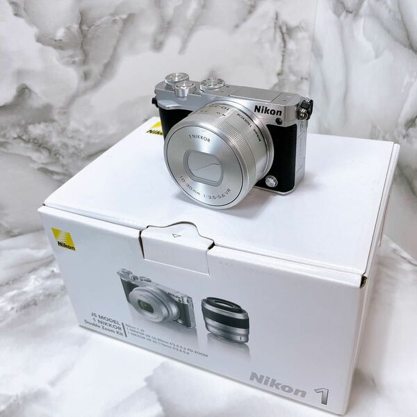 Nikon 1 J5 ダブルレンズキット　デジタルカメラ　動作確認済み