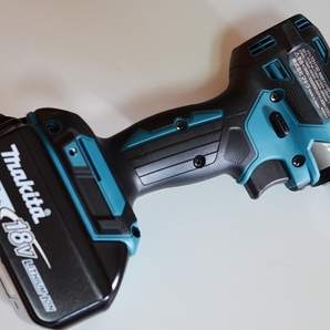 未使用 充電式インパクトドライバ TD173DRGX 純正 バッテリ2個 18V 6.0Ah マキタ makita TD173D BL1860Bの画像3