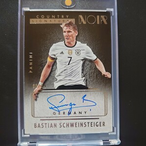 Bastian Schweinsteiger バスティアン シュヴァインシュタイガー2016-17 Panini Noir Soccer 直書きサイン 99シリ Germany ドイツの画像1