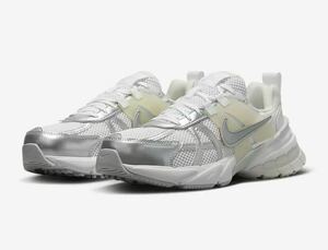 NIKE WMNS V2K RUN WHITE/METALLIC SILVER ナイキ ランニングシューズ FD0736-104 24.5cm