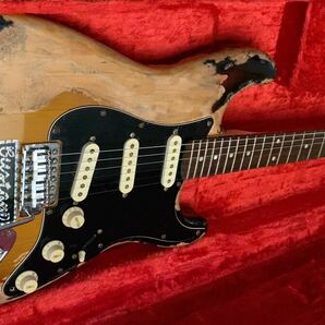 ハードレリック ストラトキャスターfernandes SSS SRV サンバースト ソフトケース付き コンデンサー交換PG新品 売り切です。の画像3