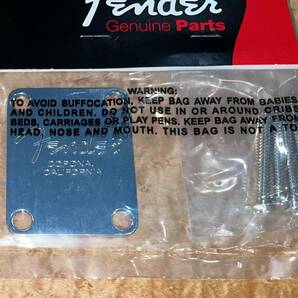 新品 パッケージ入 Fender Neck Plate American Series CORONA CALIFORNIA刻印 Bass Chrome フェンダー ネック プレート コロナ アメリカ製の画像3