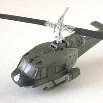 エフトイズ 1/144 ヘリボーンコレクション UH-1 イロコイ アメリカ 陸軍仕様 IROQUOIS F-toys ヘリコプター 完成品 _画像3