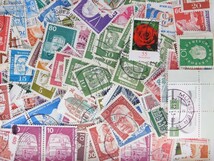 海外切手　ドイツ ３００枚　ベルリン時代　小型切手　使用済切手 外国切手 コラージュ 紙もの おすそ分けに_画像7