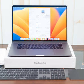 Apple MacBook Pro 16インチ 2019 i9 8-core 2.4GHz / Radeon Pro 5500M / RAM 64GB / SSD 1TB/の画像1