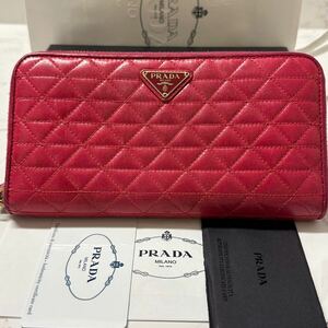 プラダ　PRADA 財布　長財布　キルティング　ラウンドファスナー　レディース　