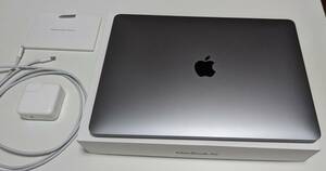 美品 Apple M1 MacBook Air 13インチ　8GB / 256GB