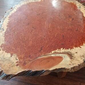 レトロ 木製一枚板ローテーブル 中古・長期保管品 幅最大約１００ｃｍ、長さ最大約１２５ｃｍ、高さ約３３ｃｍ、板厚４．５ｃｍの画像4