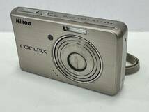 Nikon COOLPIX ニコン クールピクス S520 シルバー コンパクトデジタルカメラ デジカメ 中古 詳細不明 バッテリー欠品 ジャンク 通電未確認_画像3