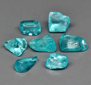 【新品】5.47カラット　アフリカ産ネオンブルー・アパタイト原石