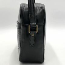 LOUIS VUITTON ルイヴィトン エピ トロカデロ27 ブラック ショルダーバッグ ゴールド金具_画像4